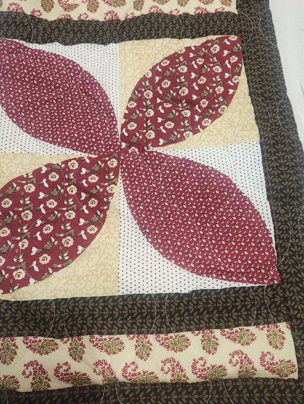 handmade 2-Piece Twin Quilt and Matching Pillow Sham Set. Alabama Beauty